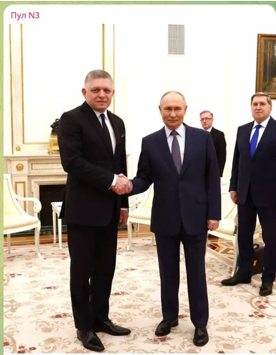 Улыбка Путина сказала больше, чем слова: Европа посыпалась. Осталось добить?