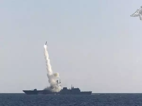 Россия жахнула «Цирконом» по Украине: прилетело туда, где не ждали — шансов на спасение не было