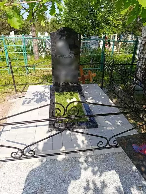 В полную стоимость входят камень, изготовление, доставка и установка