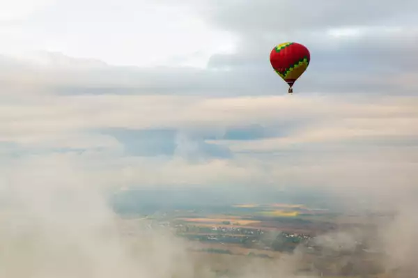 воздушный шар в небе