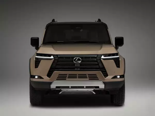 Lexus GXЛексус GX спереди